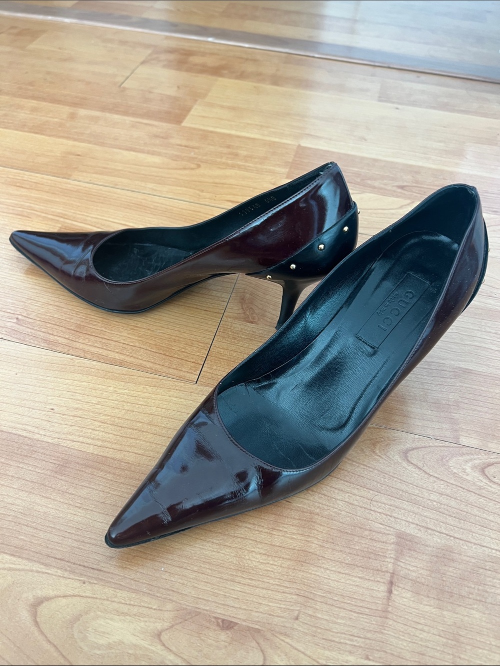 Gucci Women's Pointed Toe Patent Leather Pumps in Burgundy
